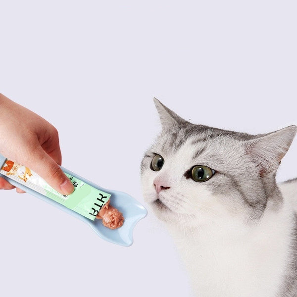 HKM-9206845 Cat Feeding Spoon in Blue and Pink - Durable Plastic Tableware for Your Pet