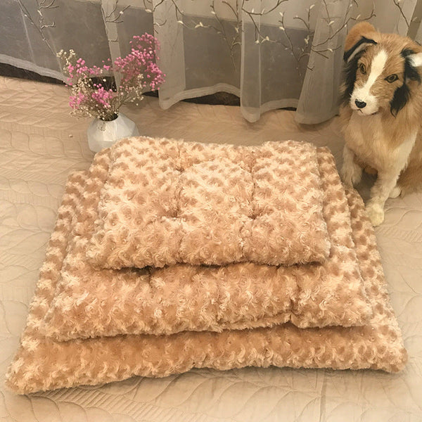 HKM-9264701 Plush Pet Mat for Cats and Dogs – Soft Cloth Bed in Apricot and Gray