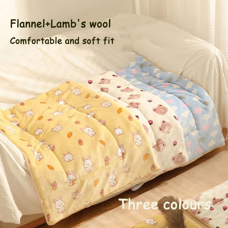 HKM-9275197 Soft Warm Pet Quilt Blanket for Dogs and Cats - Flannel and Lamb's Wool, Multi-Size Options Available