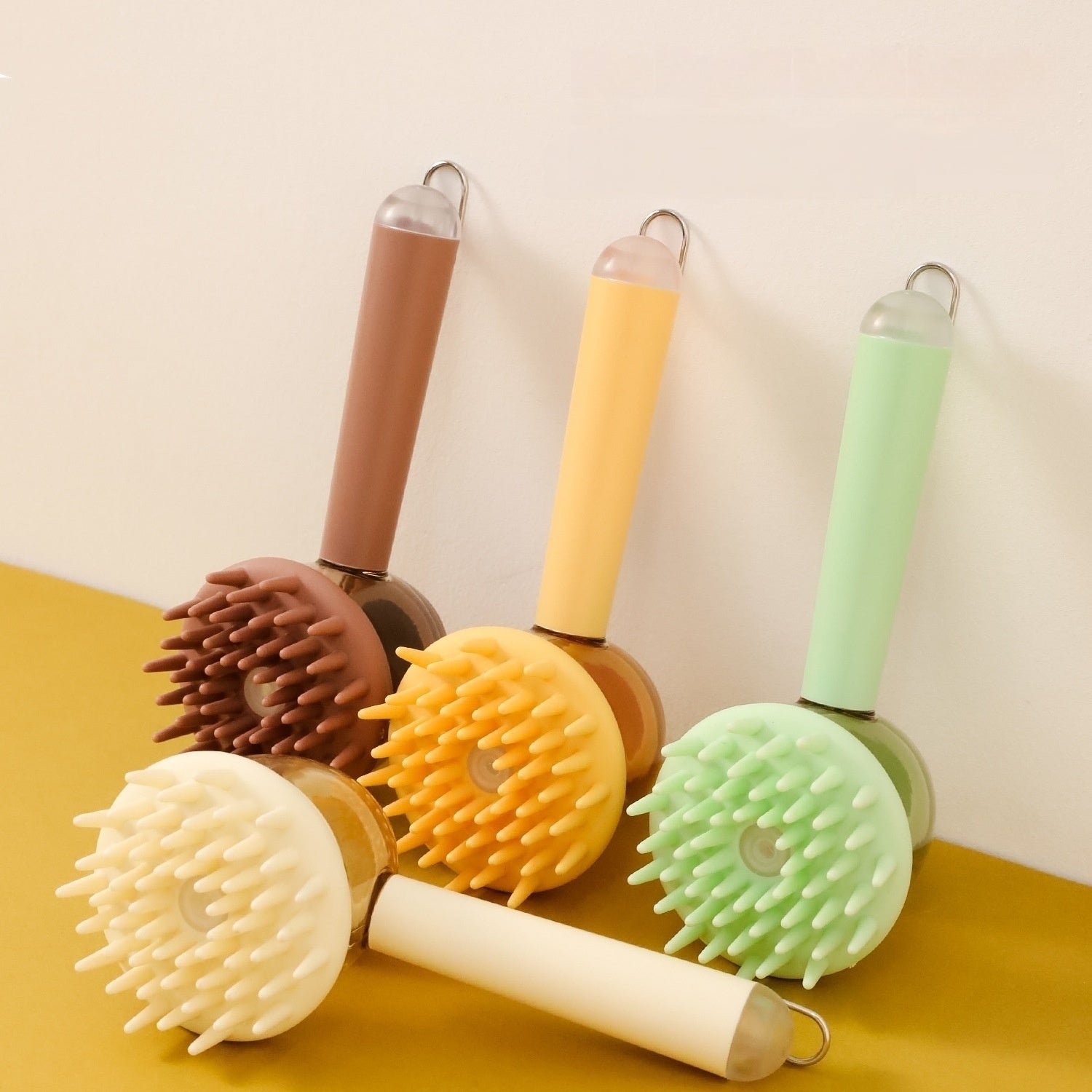 HKM-9281981 3-in-1 Bath Brush for Pets with Silicone Massage and De-fluffing Features