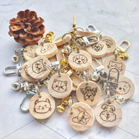 HKM-9318717 Double-Sided Wooden Dog ID Card Decoration in Gold, Silver, and Brown
