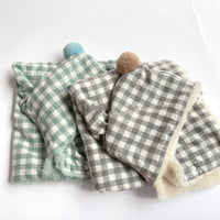 HKM-9371069 Cozy Cotton Pet Blanket for Cats ¨C Green or Gray Checkered Cape, Sizes S/M/L