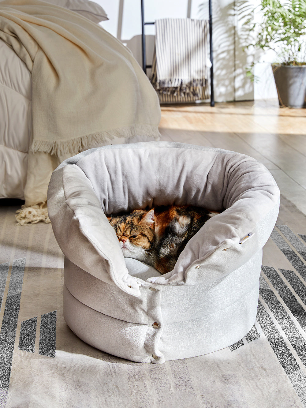 HKM-939667 Multifunctional Cylindrical Cat Bed with Soft Plush Interior and Removable Cover