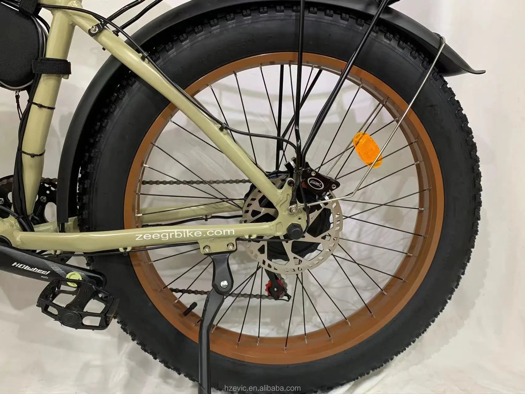 HKM-941715 48V 2000W Electric Mountain Bike with 26-Inch Wheels, 7-Speed Gears, and Hydraulic Disc Brakes