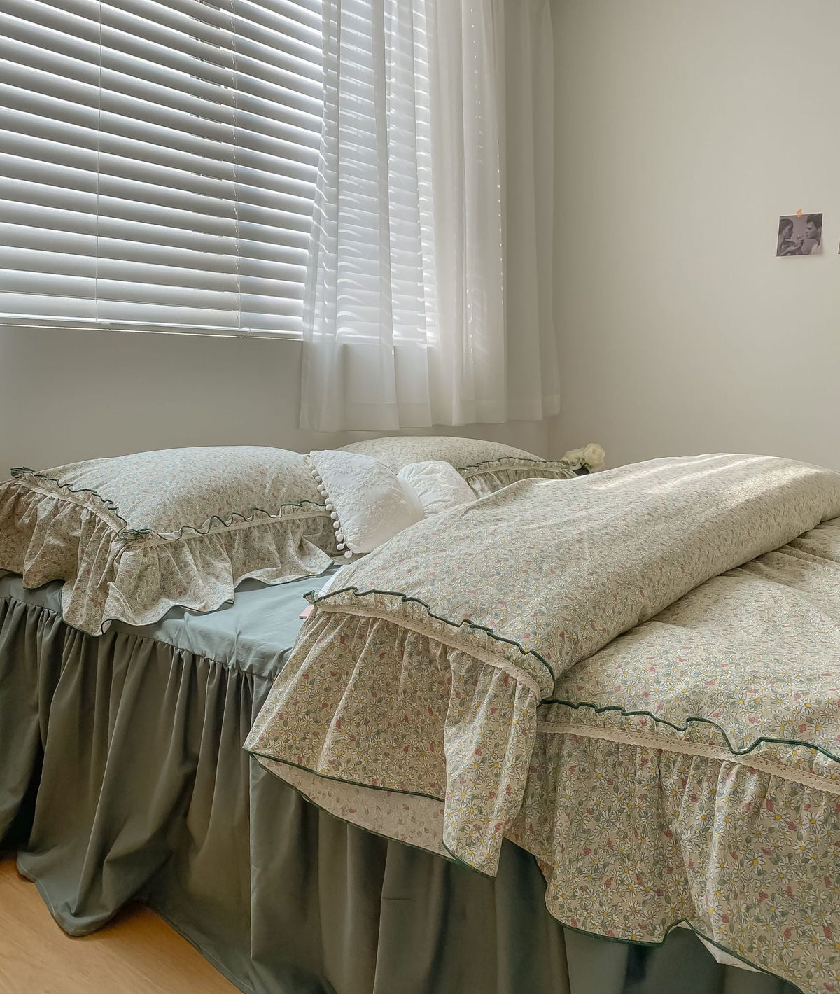 HKM-944467 Floral Lace Cotton Four-Piece Bedding Set with Bed Skirt, Pillowcases, and Quilt Cover