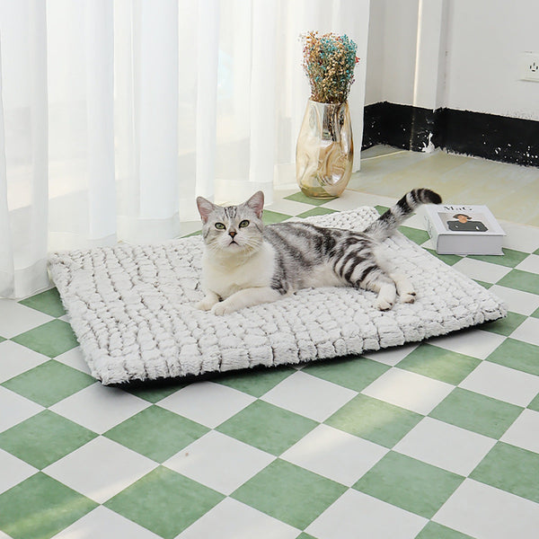 HKM-9488317 Cozy Fleece Dog Bed and Cat Nest Pet Pad - Warm Winter Comfort, Available in Two Sizes