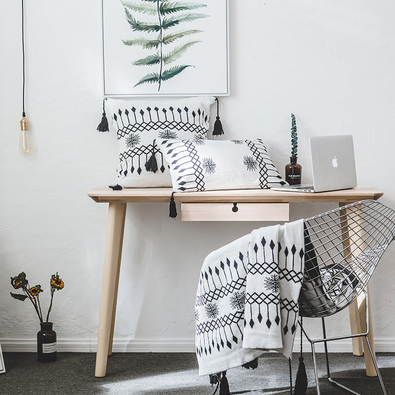 HKM-955667 Knitted Cotton Woolen Blanket with Geometric Pillowcases for Modern Home Décor