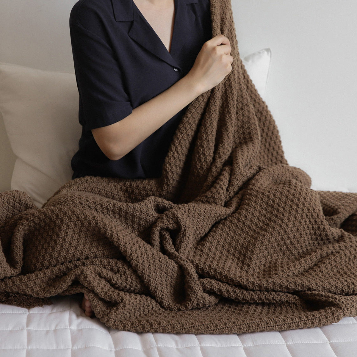 HKM-973779 Nordic Style Solid Color Knitted Blanket for All Seasons – 180x130cm, Soft Acrylic Shawl in Beige, Dark Gray, and Coffee