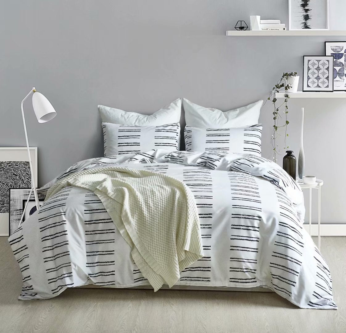HKM-979859 Three-Piece Modern Floral Quilt Cover Set with Pillowcases, Multiple Sizes Available