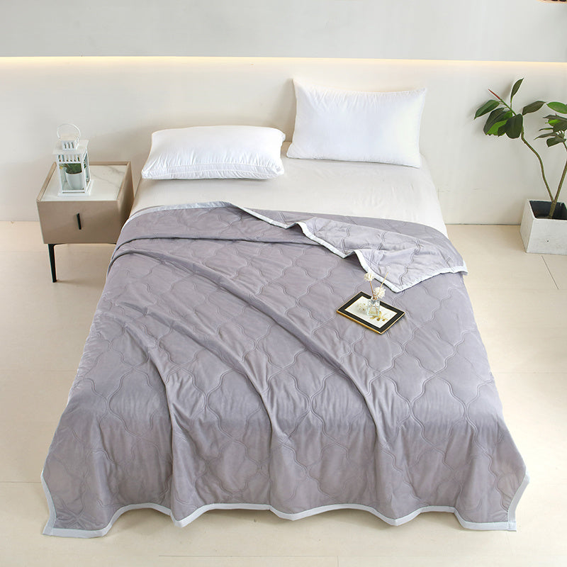 HKM-999635 Ultra Soft Reversible Comforter with Soundwave Design - Lightweight All-Season Quilt for Travel, Camping, Bed, and Office, Machine Washable