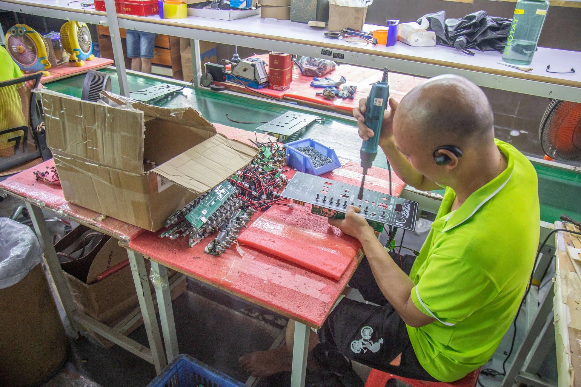 KTX-021203 15-Inch Portable Rechargeable Karaoke Trolley Speaker with Bluetooth and USB Connectivity