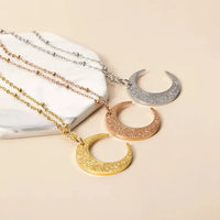 HKM-149523 Muslim Jewelry Hypoallergenic Jewelry Custom Moon Pendant Arabic Calligraphy Embossed Necklace Islamic Ayatul Kursi Jewelry