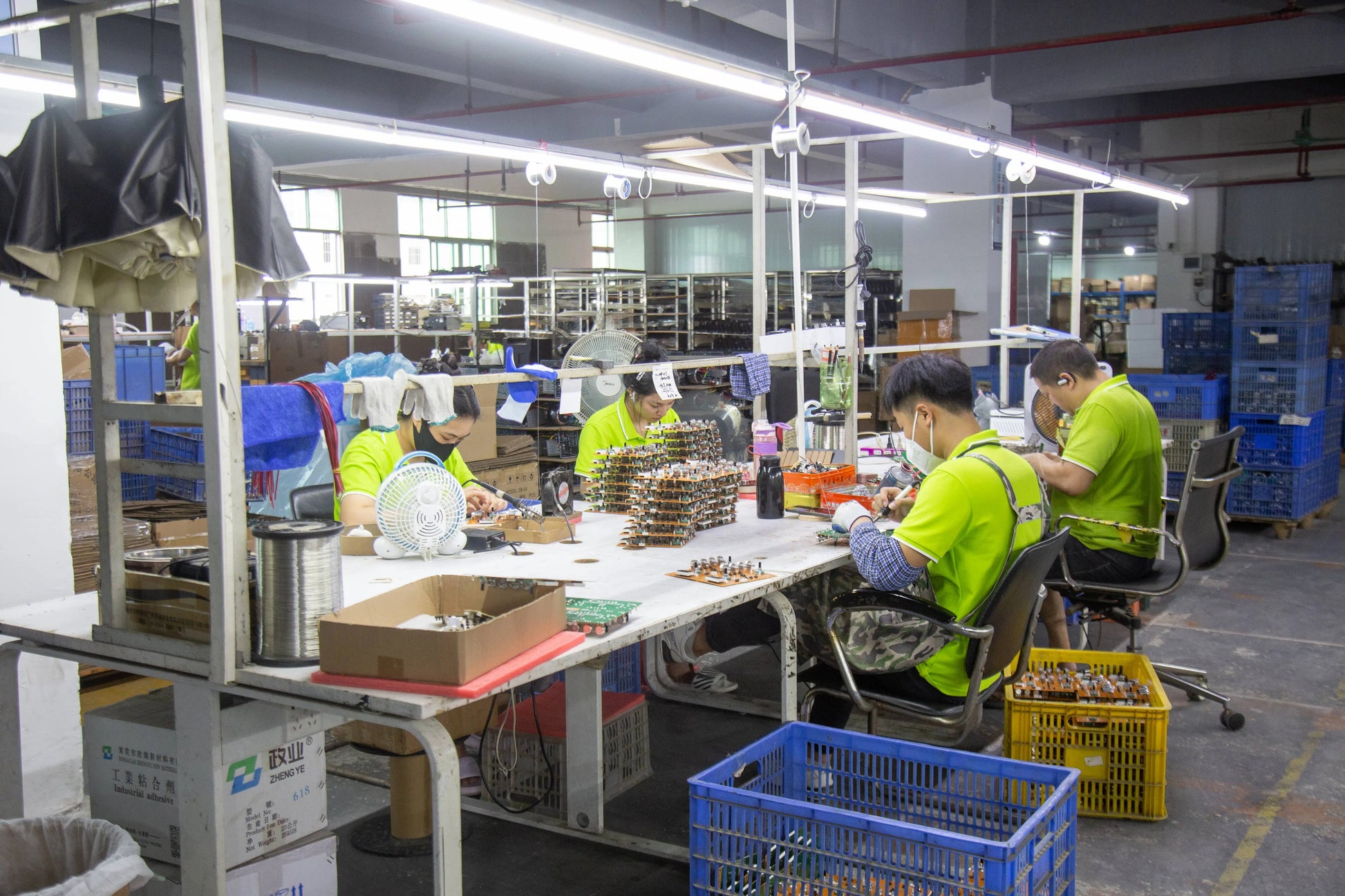 KTX-907091 Portable PA Speaker System with Dual 10" Woofers, 60W Tweeter, and Party Lights