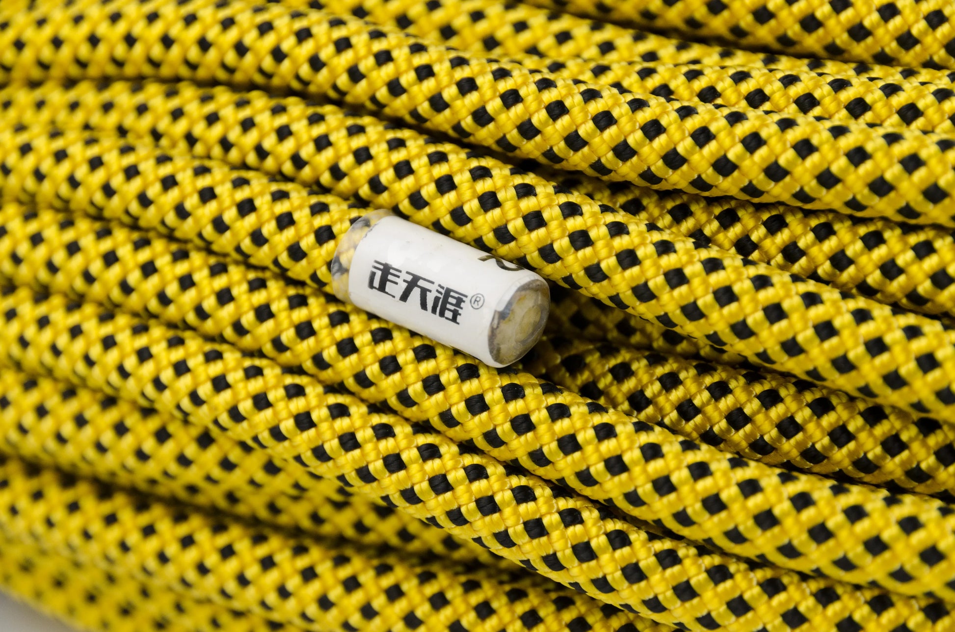 HKM-699155 8.7mm Nylon Dynamic Climbing Rope for Outdoor Sports and Safety Activities