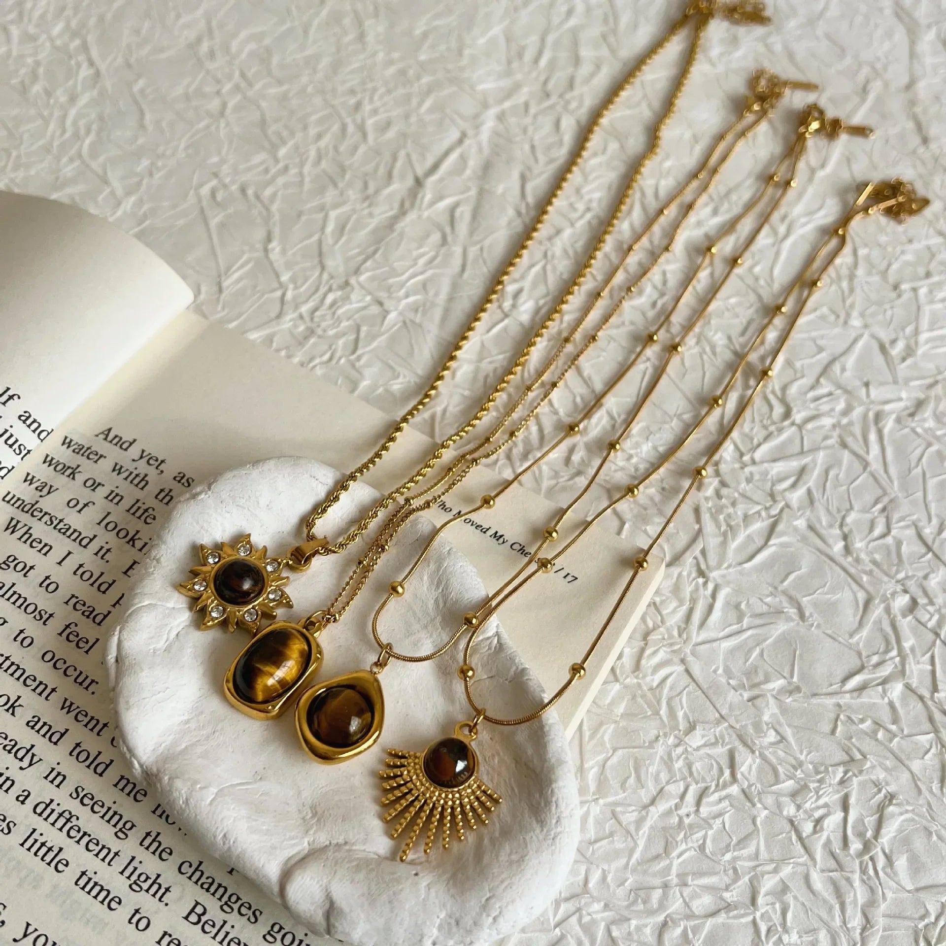 HKM-773267 New Luxury Women's Tiger Eye Pendant Necklace Titanium Steel Woolen Chain Autumn Winter Niche Accessories