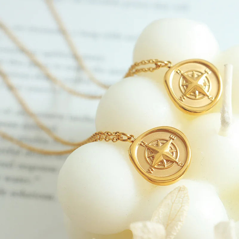 HKM-363091 Fashion 18k Gold Plated Chain Statement Necklace Waterproof Stainless Steel Compass Pendant Necklace for Women Gift