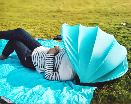HKM-399955 Sunproof Outdoor Beach Umbrella with Adjustable Tilt and Portable Design