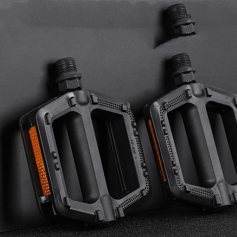 HKM-699795 Universal Mountain Bike Pedals for Enhanced Performance and Control
