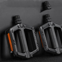 HKM-699795 Universal Mountain Bike Pedals for Enhanced Performance and Control
