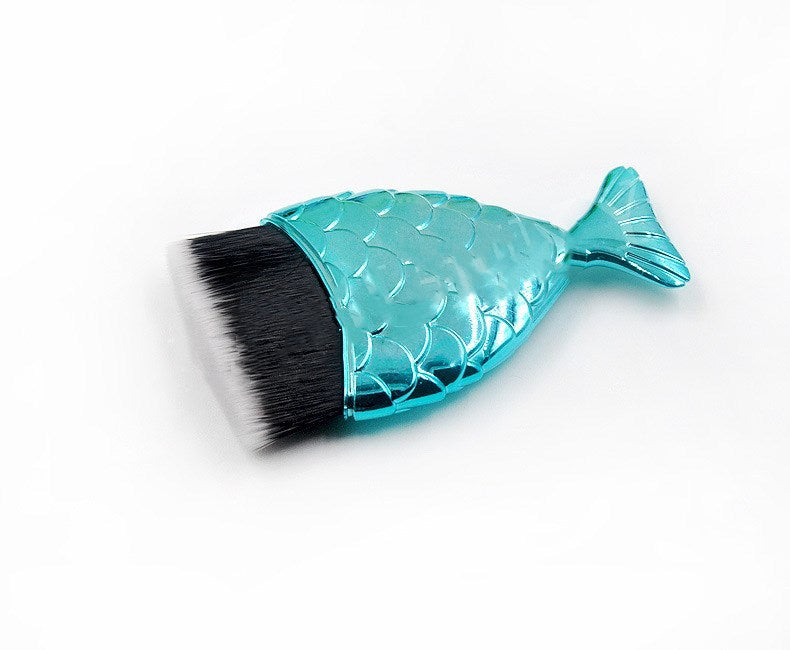 HKM-597587 Fishtail Makeup Brush with Short Plastic Handle and Soft Artificial Fiber Bristles