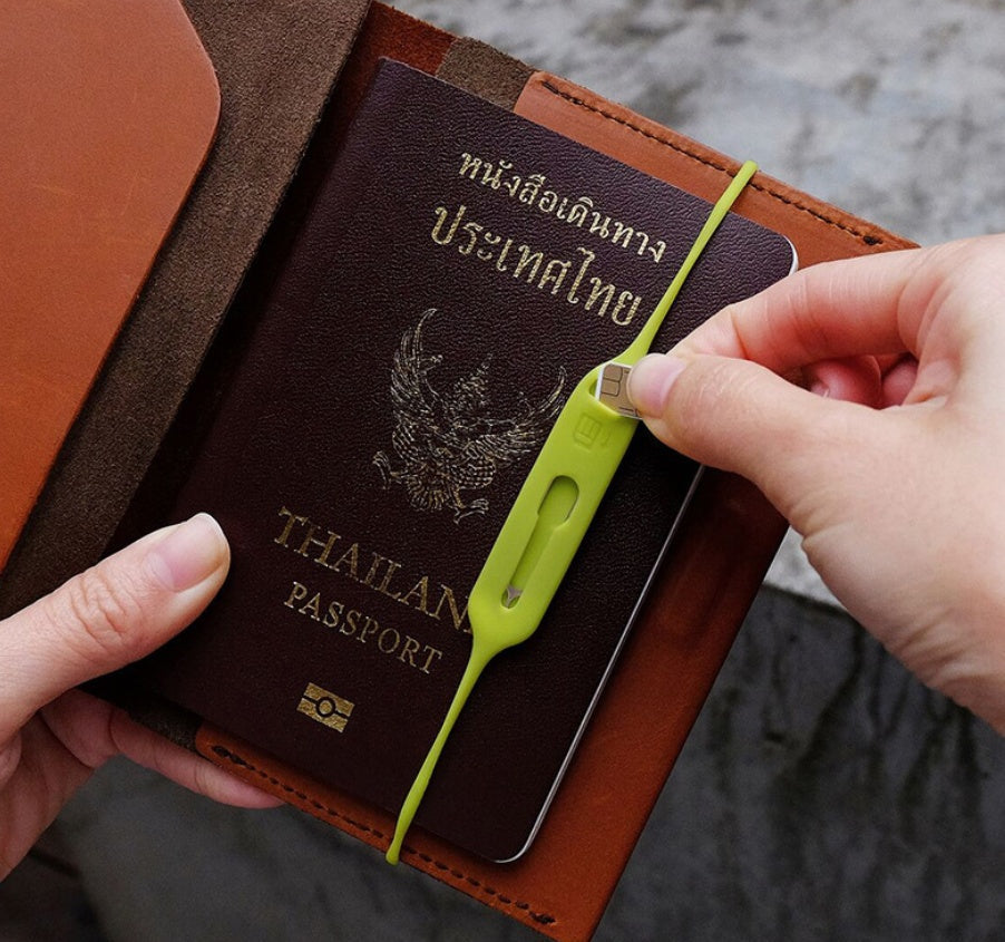 KTX-663443 Portable Silicone Card Holder with Anti-Lost Design - Available in Green Gray and Yellow Powder