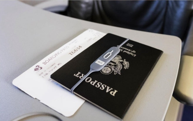 KTX-663443 Portable Silicone Card Holder with Anti-Lost Design - Available in Green Gray and Yellow Powder