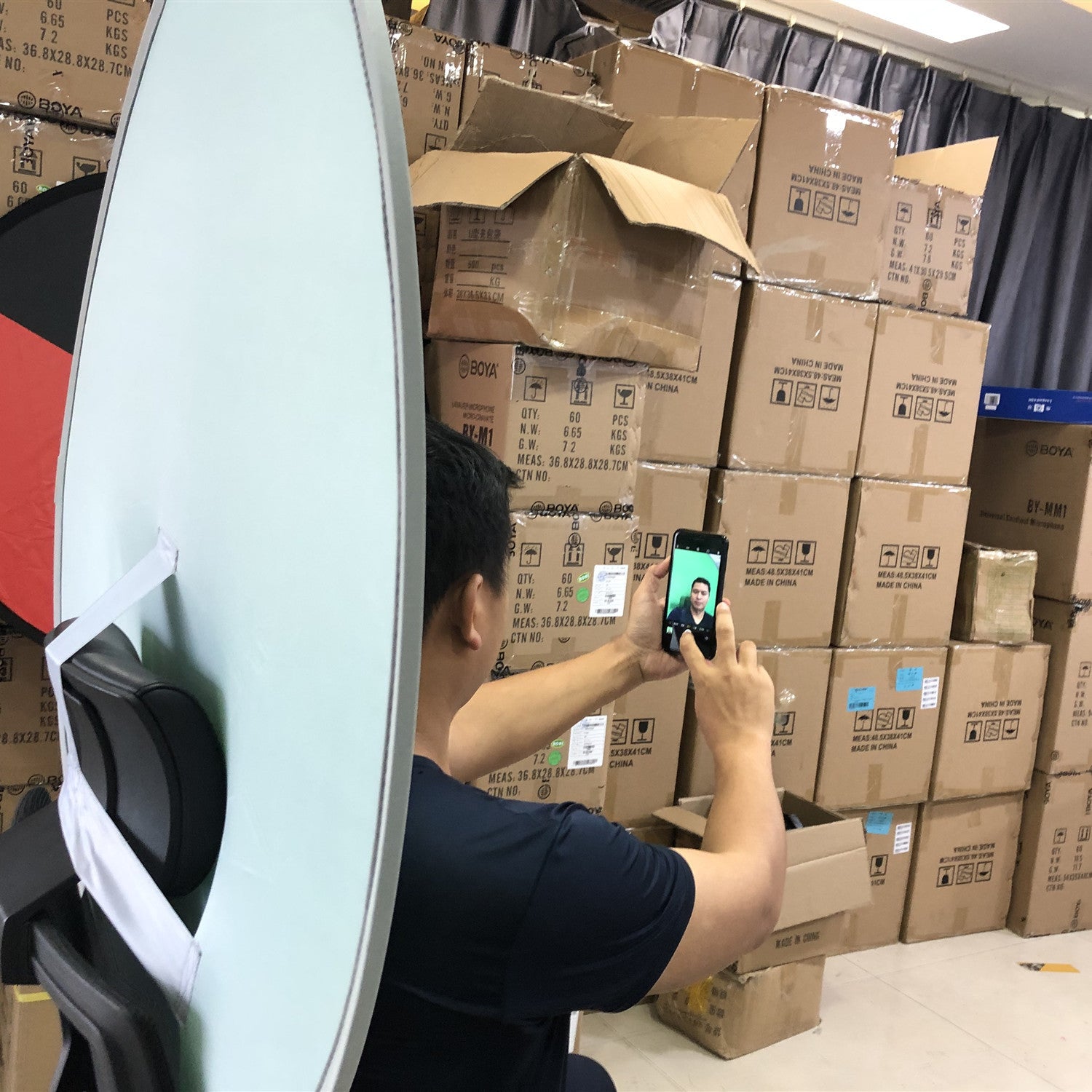 KTX-873555 Foldable Green Photography Background - 35cm Panel Expands to 90cm, Includes Carry Bag, Durable Steel Spring Frame