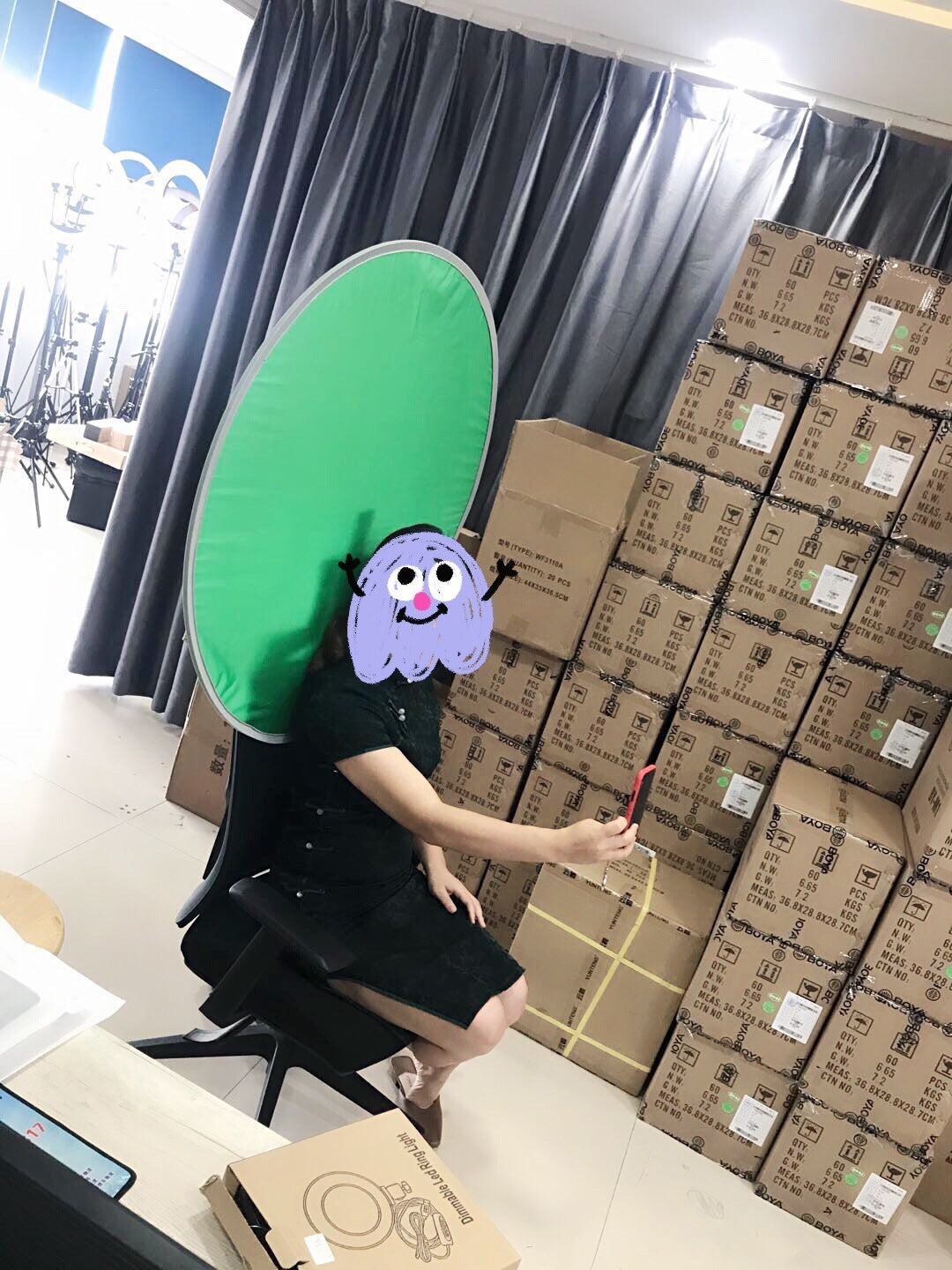 KTX-873555 Foldable Green Photography Background - 35cm Panel Expands to 90cm, Includes Carry Bag, Durable Steel Spring Frame