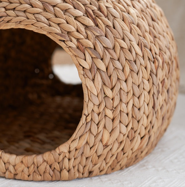 HKM-464467 Natural Water Hyacinth Woven Circular Cat Bed with Handle - 18"x18"x18" - Eco-Friendly Design