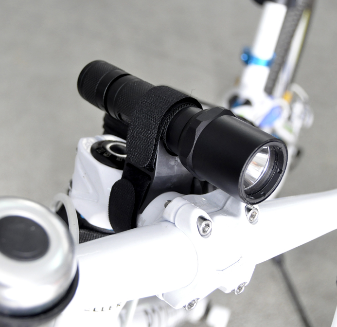 HKM-381011 LED Flashlight Strap for Bicycles - Adjustable and Durable Bike Accessory
