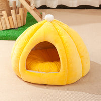 HKM-072083 Warm Pumpkin-Shaped Closed Cat Litter Box with High Elastic PP Cotton Bedding for Cozy Winter Comfort