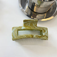 HKM-623123 Geometric Acrylic Hairpin with Retro Texture and Colorful Design for Stylish Ponytails