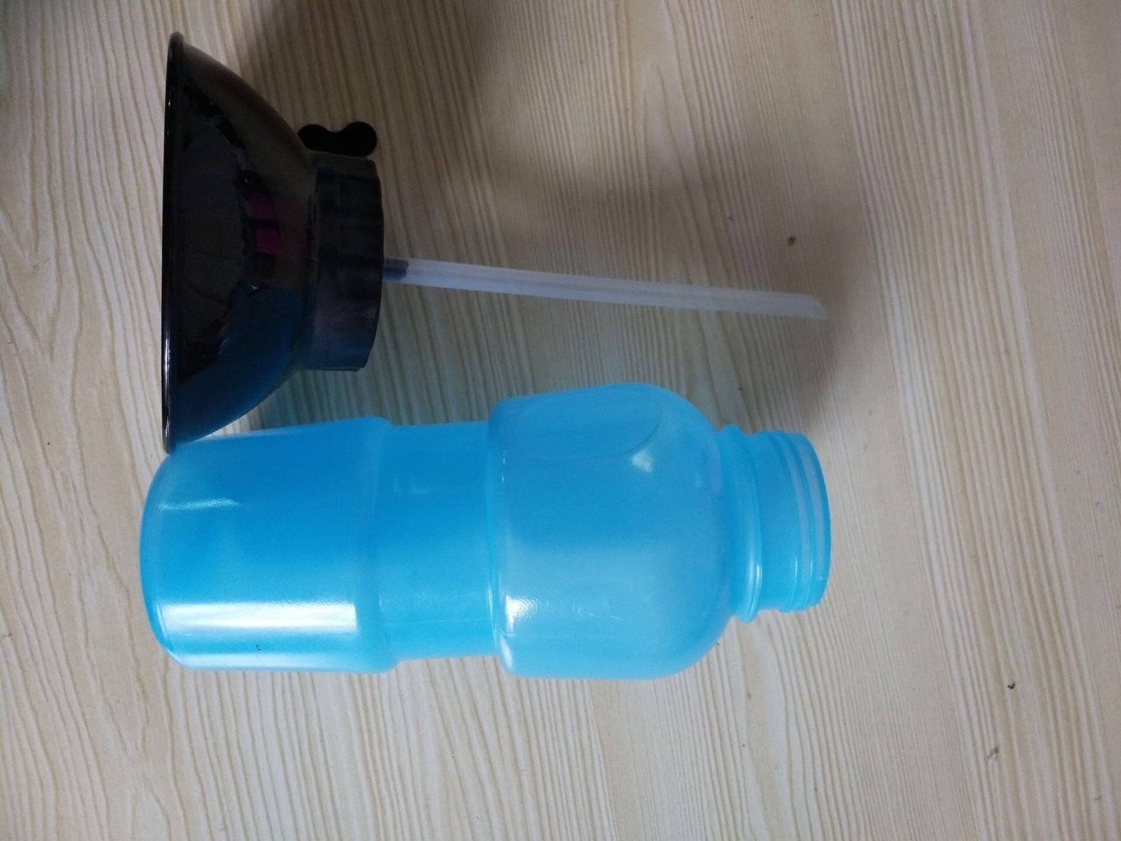 HKM-095955 Portable Pet Water Bottle with Squeeze Bowl for Travel - 20oz Capacity Ideal for Dogs and Cats