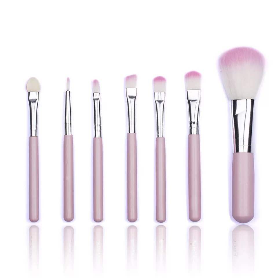 HKM-851987 7-Piece Makeup Brush Set with Wooden Handles and Corrugated Nylon Wool Bristles