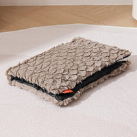HKM-209747 Soft Wool Dog Cushion with Fish Scale Pattern - Cozy Sleeping Pad for Cats and Dogs in Autumn and Winter