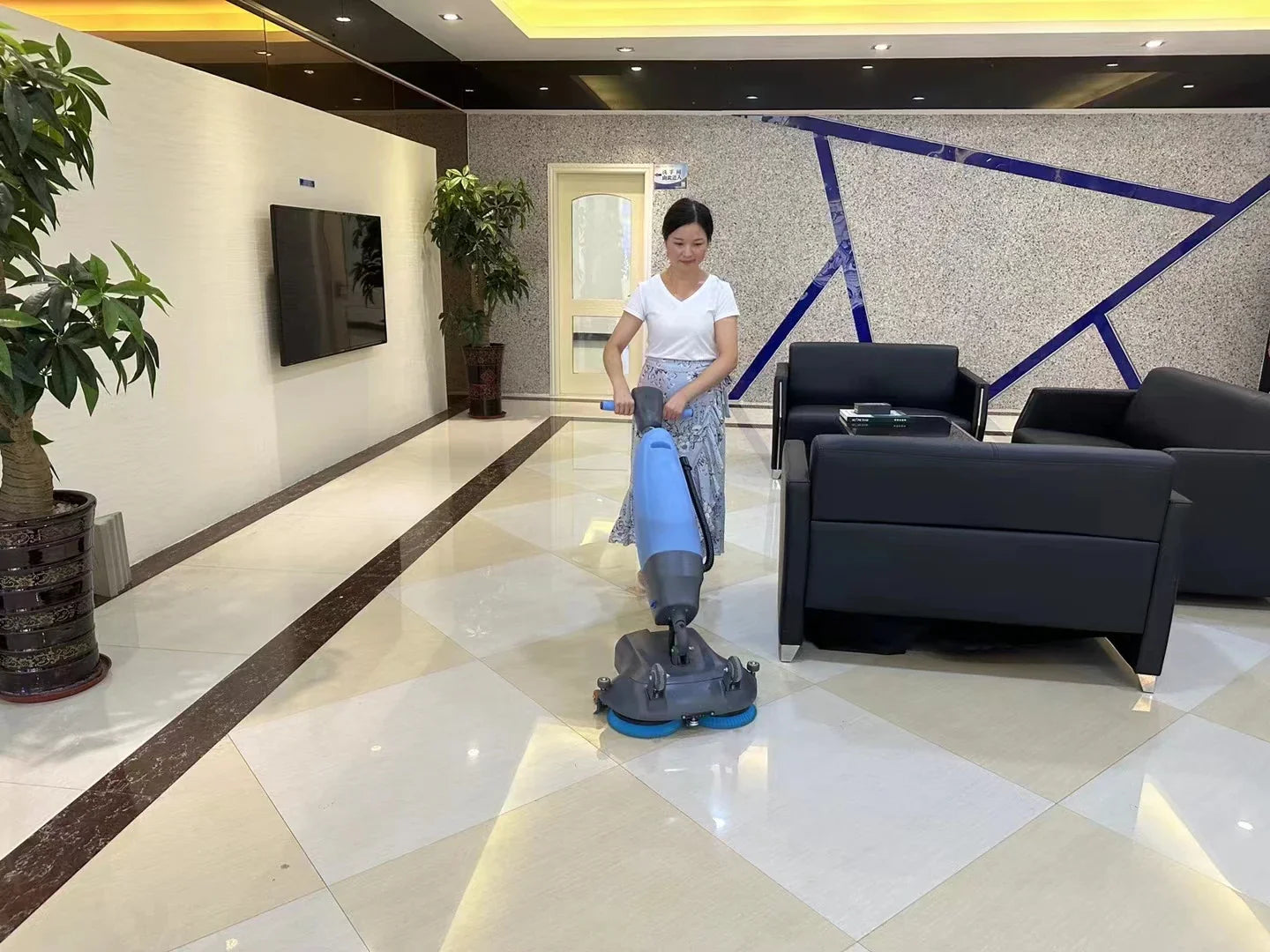 KTX-784659 Automatic 18-Inch Double Brush Floor Scrubbing Machine with CE Certification