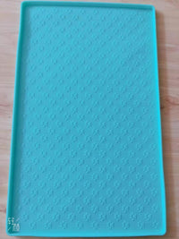 HKM-173523 Eco-Friendly Silicone Pet Mat with Anti-Slip and Leak-Proof Design, Ideal for Drinks and Chilled Foods