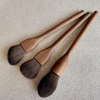 HKM-345811 Handcrafted Walnut Makeup Brush with Soft Man-Made Fiber Hair for Blush and Contouring
