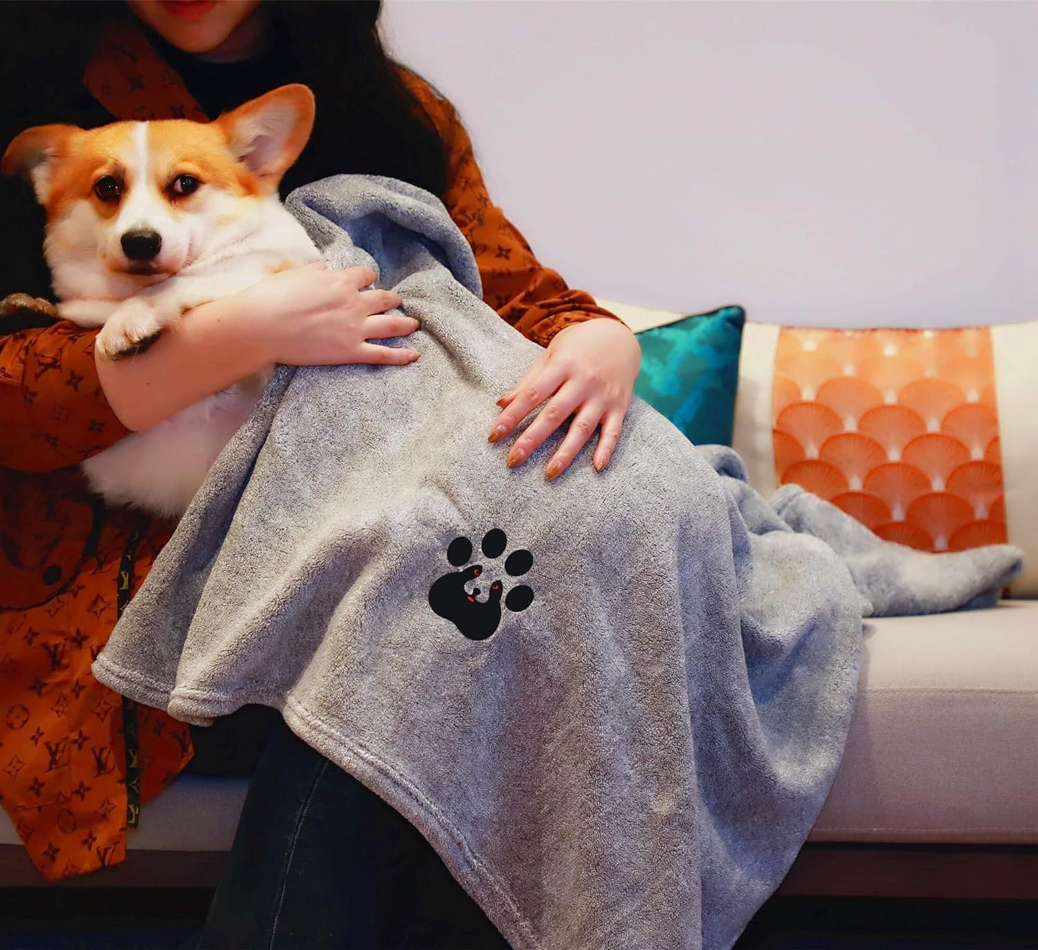 JMT-642570 Super Absorbent Microfiber Bath Towel for Dogs and Cats - Fast-Drying, Soft, and Ideal for Travelling and Grooming