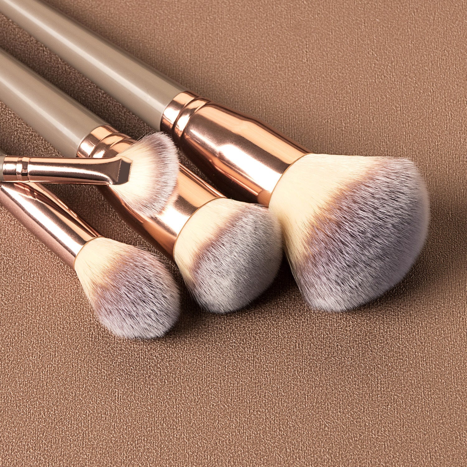 HKM-280275 15-Piece Makeup Brush Set with Eye Shadow Brushes in Brown and Black Handles