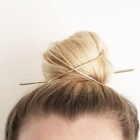 HKM-176723 Wooden Hairpin with Alloy Pendant and Colorful Feathers - Stylish Hair Accessory