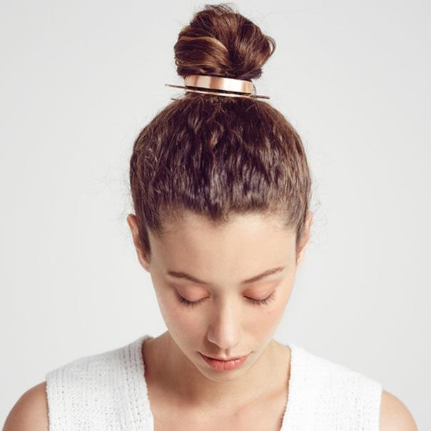 HKM-176723 Wooden Hairpin with Alloy Pendant and Colorful Feathers - Stylish Hair Accessory