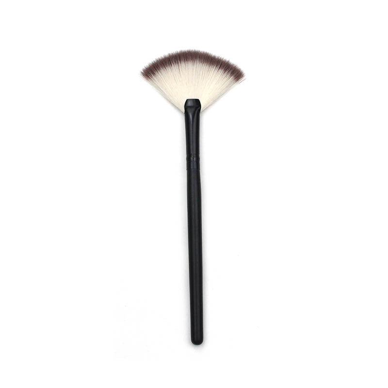 HKM-166163 Small Fan-Shaped Makeup Brush with Wooden Handle and Artificial Fiber Bristles
