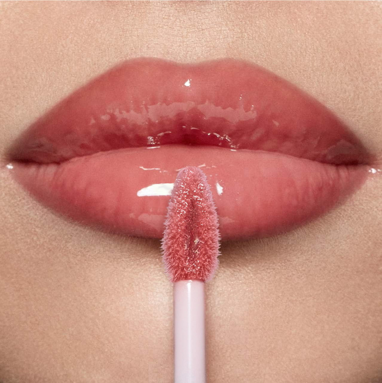 HKM-956051 Hyaluronic Lip Gloss for Long-lasting Moisture and Smooth Finish - 4 ML