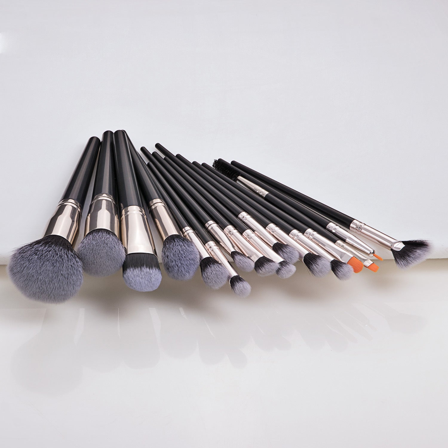 HKM-213587 16-Piece Professional Makeup Brush Set with Plastic Handles for Flawless Application