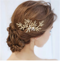 HKM-798163 Elegant Alloy Flower Hairpin with Milky White Crystals for Weddings