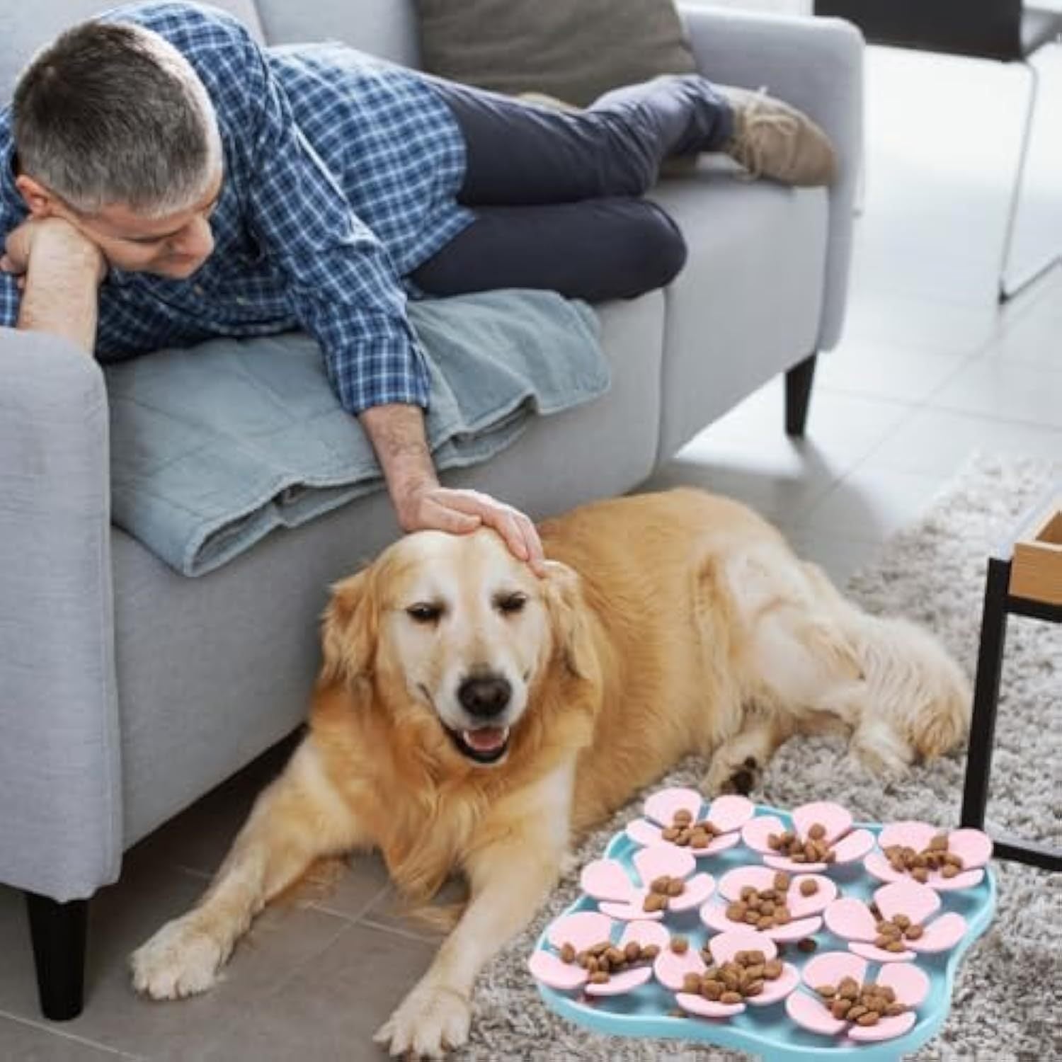 HKM-444051 Silicone Slow Feeder Mat for Dogs - Interactive Lick Pad with Suction Cups for Calming and Training