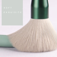 HKM-083667 13-Piece Green Makeup Brush Set with Foundation and Eye Brushes - Fiber Wool and Solid Wood Design