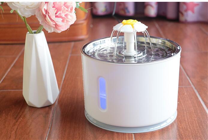 HKM-702739 Automatic Pet Water Fountain with Charcoal Filter for Dogs and Cats - BPA-Free Resin, 1.6L Capacity, Quiet Submersible Pump