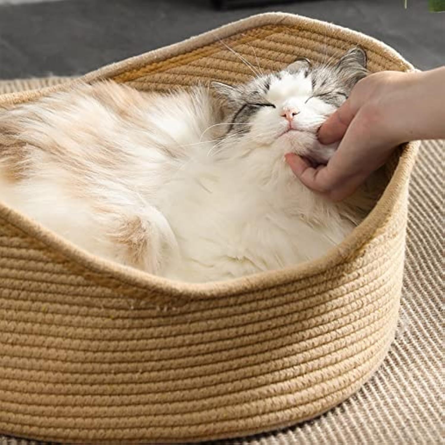 HKM-808787 Spacious Wicker Cat Bed with Corrugated Scratching Surface - Comfortable Multi-Functional Pet Nest for All Seasons
